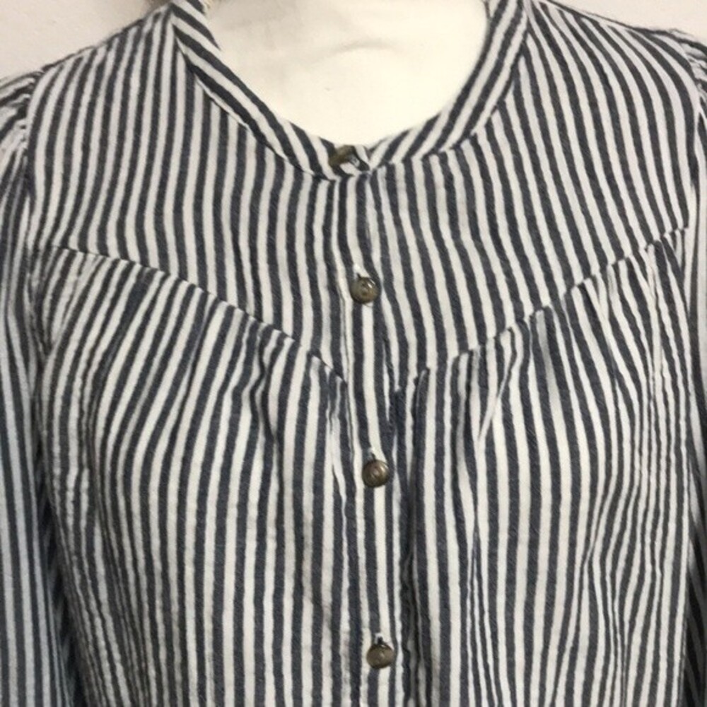Universal Thread Blouse Sm - Picture 2 of 6